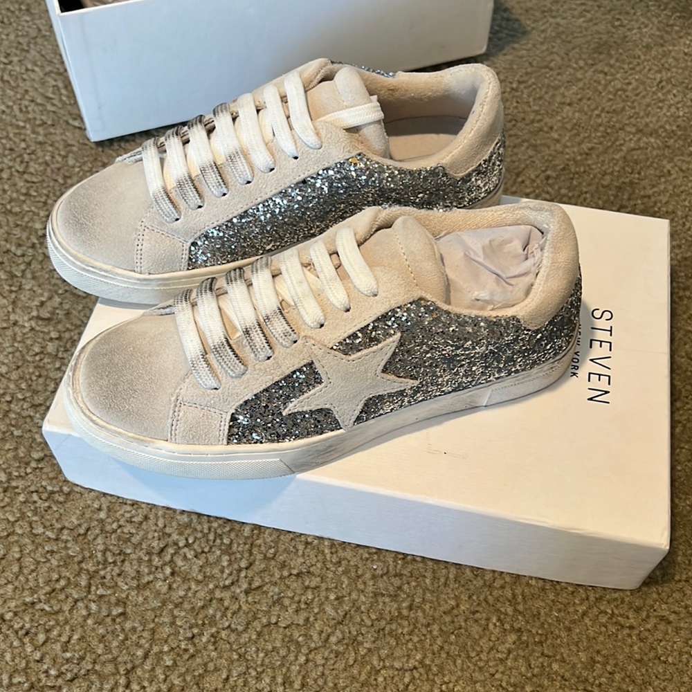 Brand new look alike golden goose Steven sneakers.